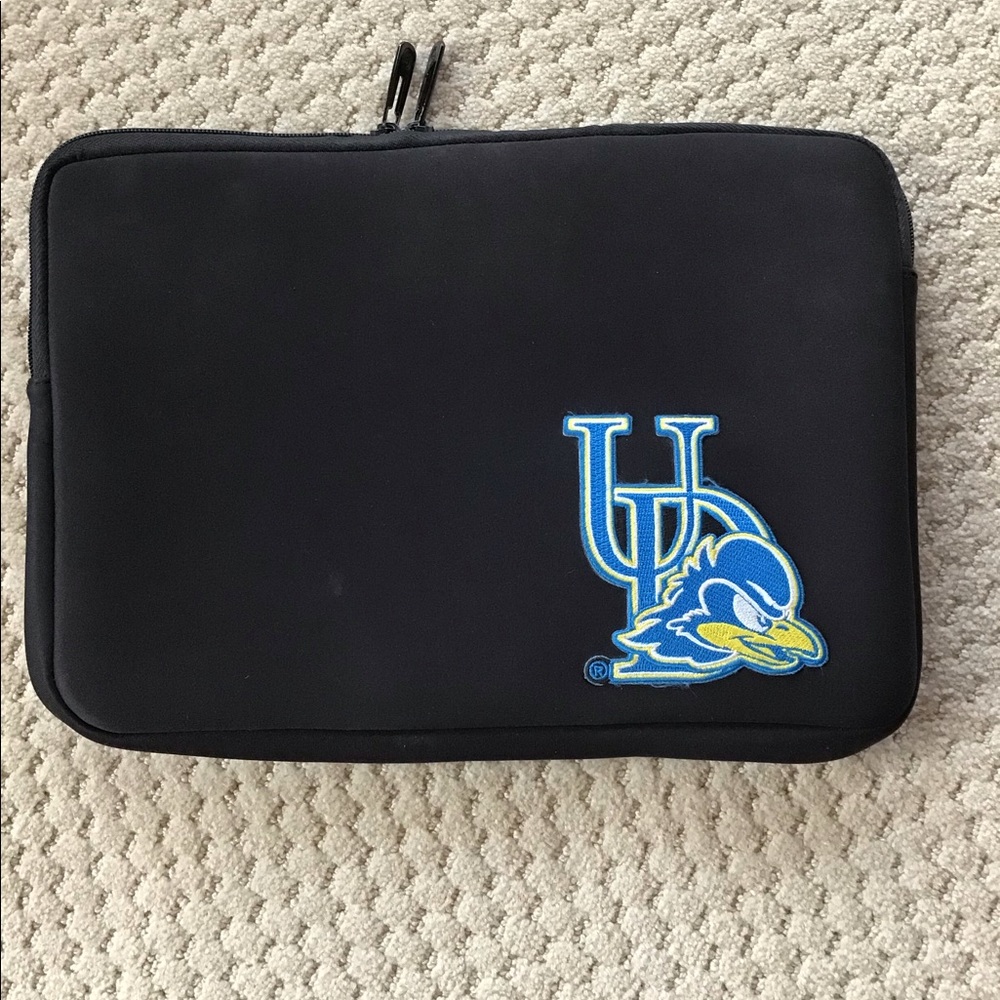 UNIVERSITY OF DELAWARE LAPTOP SLEEVE